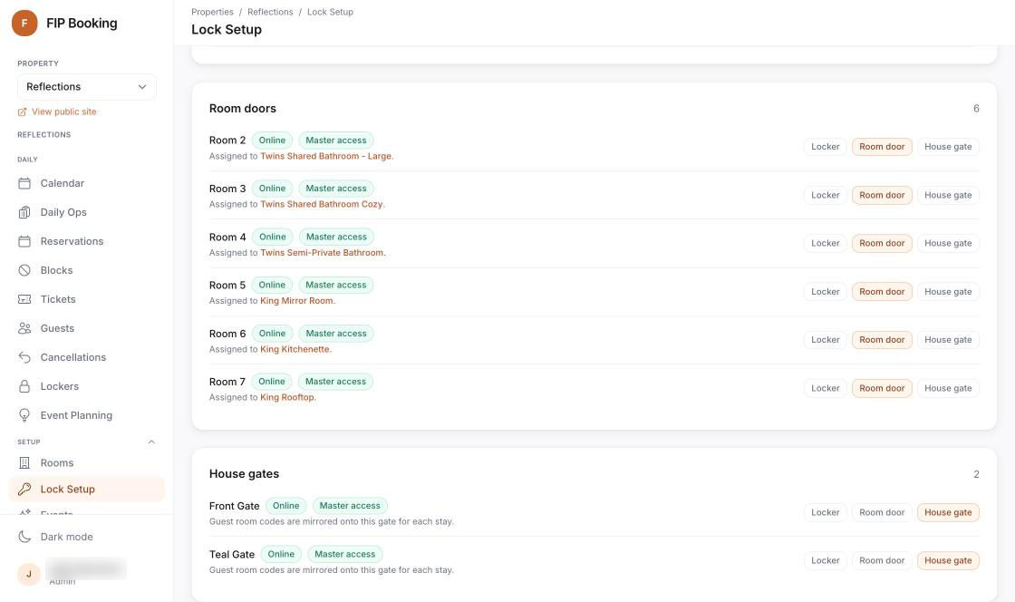 Lock Setup hub showing gates, room doors and coat-check lockers with online status